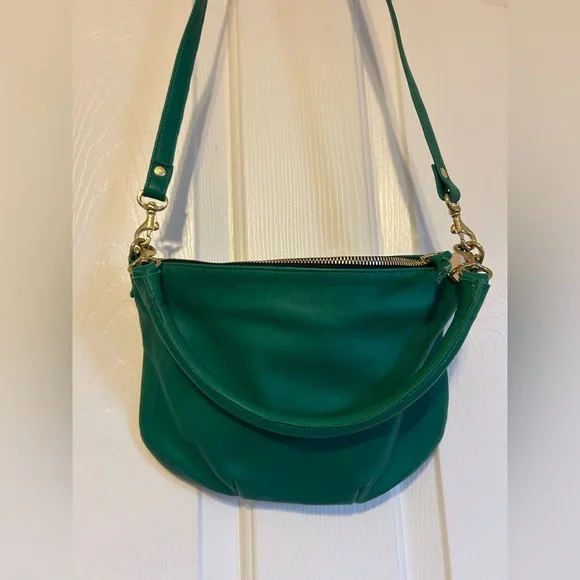 Clare V Petit Moyen in Emerald - Picture 2 of 9